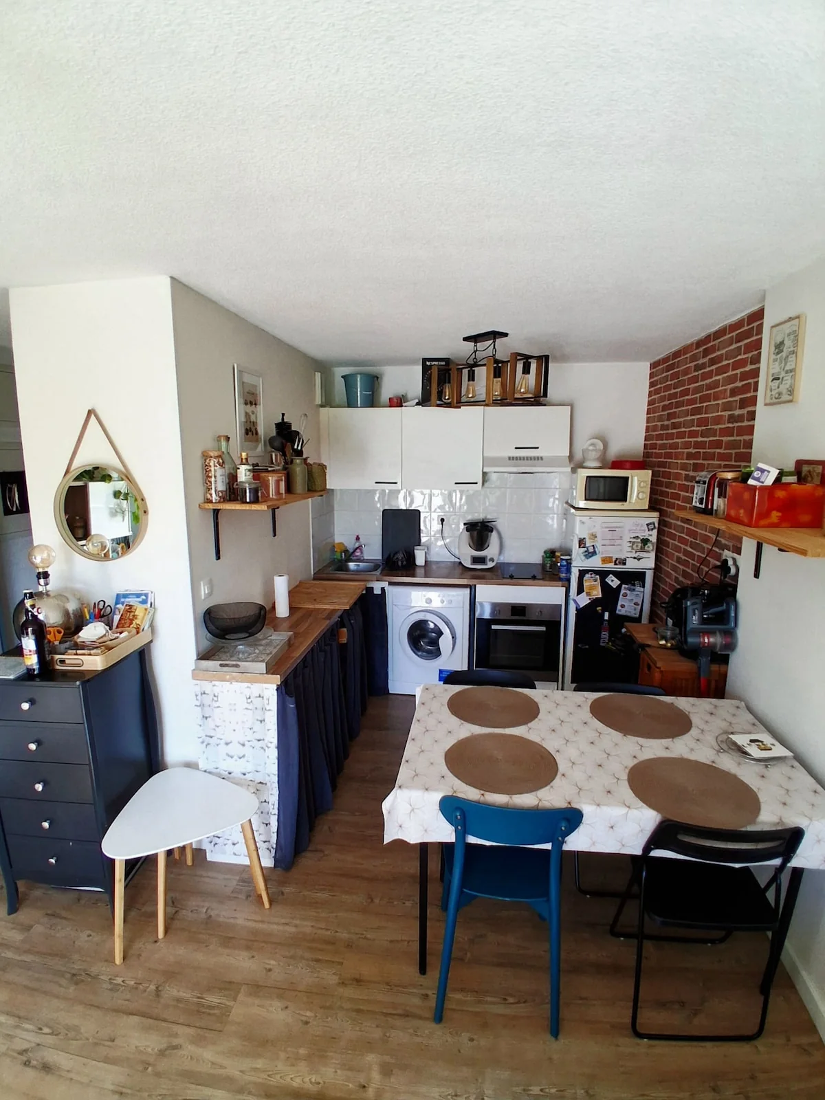 Cuisine équipée et coin repas